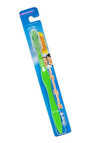 Зубная щетка Oral B "Чистота, свежесть, сила" средняя